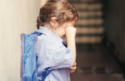 Bé mầm non không chịu đi học bố mẹ phải làm gì