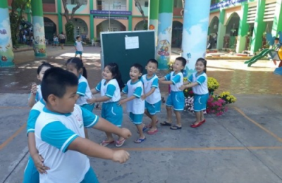 Các trò chơi ngoài trời cho trẻ mầm non