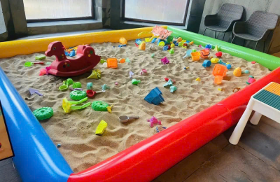 Bồn cát vui chơi trải nghiệm tại nhà dành cho các bé