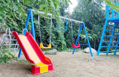 Cầu trượt xích đu ngoài trời cho bé thoả thích vui chơi tại nhà