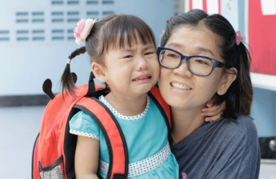 Dạy bé nhớ địa chỉ nhà số điện thoại tên bố mẹ trước khi đi học mầm non