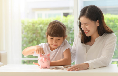 Dạy bé tiết kiệm tiền ngay từ nhỏ