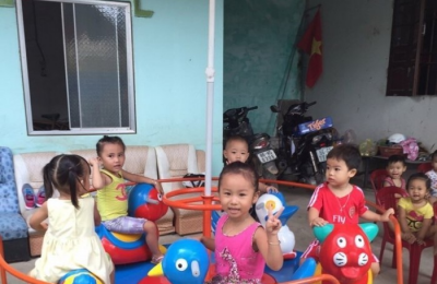 Đồ chơi ngoài trời mầm non nên chọn loại nào