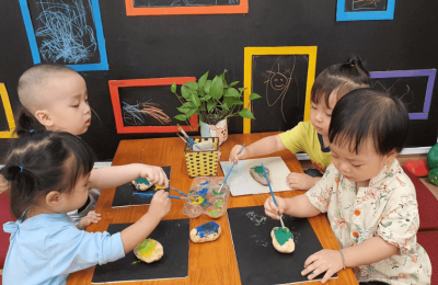 Làm đồ chơi ngoài trời cho trẻ mầm non