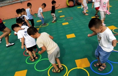 Đồ dùng đồ chơi tự tạo phát triển vận động