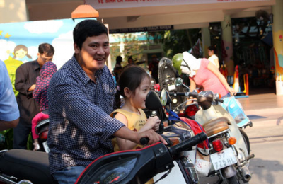 Giờ học mầm non đưa đón trẻ của các trường tại TPHCM