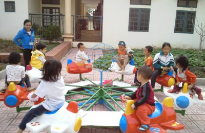 Đu quay nhỏ gọn cho nhà trẻ mầm non