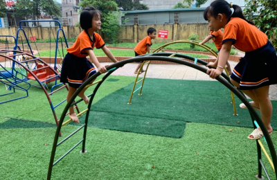 Đồ chơi hoạt động ngoài trời