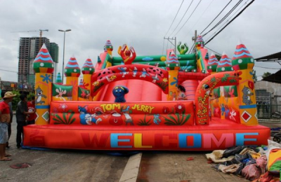 Nhà hơi giá cực tốt dành cho khu vui chơi bé mầm non