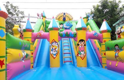 Nhà hơi vui chơi ngoài trời dành cho các bé thiếu nhi