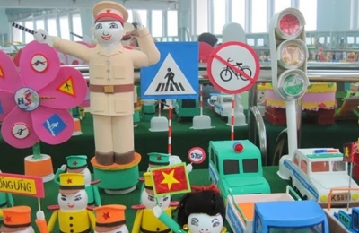 Đồ chơi tự tạo phương tiện giao thông