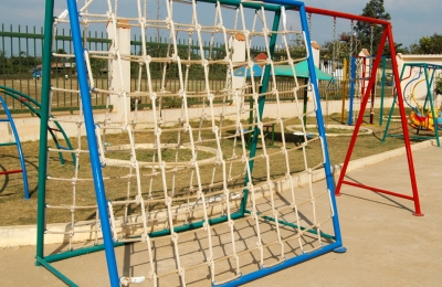 Thang leo xích đu chữ A  trò chơi vận động được yêu thích bởi trẻ em