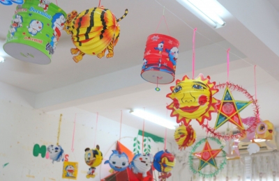 Mua đèn trung thu cho bé mầm non
