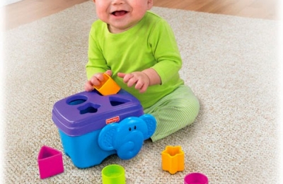 Mua đồ chơi phù hợp giúp bé thoát khỏi điện thoại và máy tính bảng