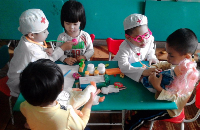 Đồ dùng đồ chơi bác sĩ mầm non