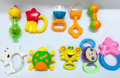 Cách chọn đồ chơi cho trẻ sơ sinh bé trai và bé gái